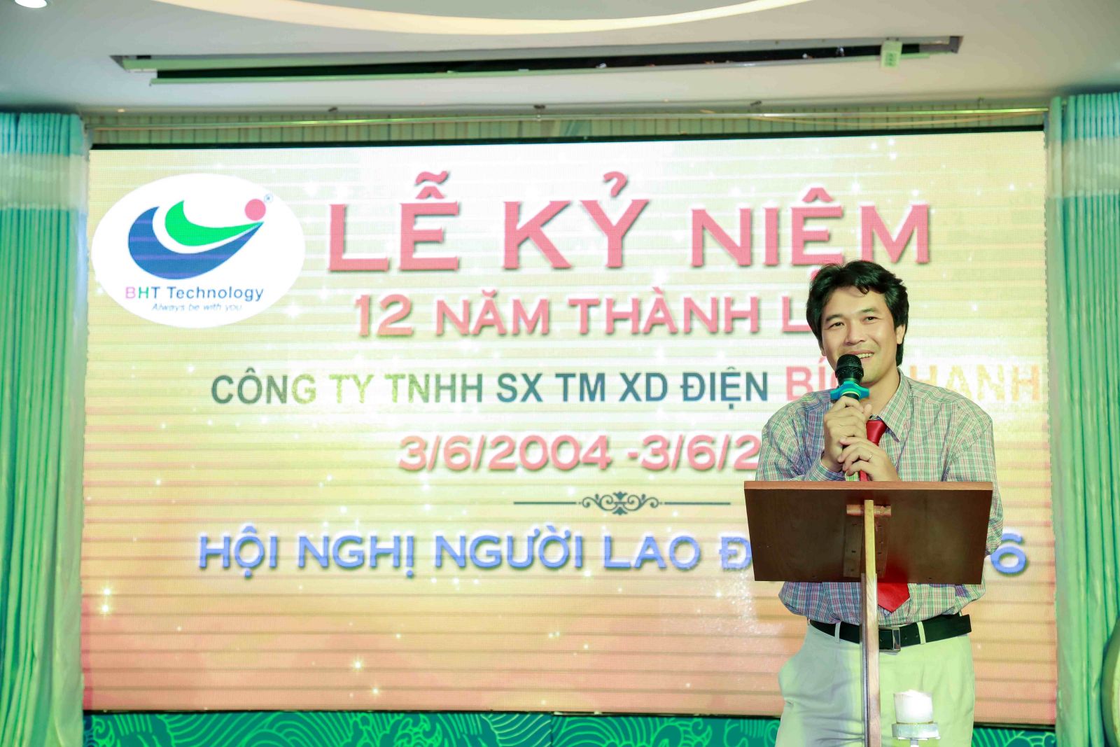 Lễ thành lập kỷ niệm 12 năm thành lập Công ty TNHH SX TM XD Điện Bích Hạnh